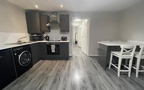 Mays Apartments - 147-153 Mill Street, Free Parking, 5 Minute Walk To Baltic Market And City Centre - Apartments Sleep 1-6 Guests